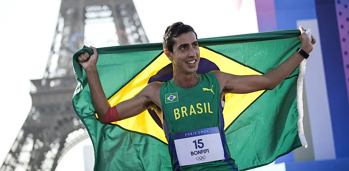 Caio Bonfim conquista o ouro na marcha de 20 km do Mundial