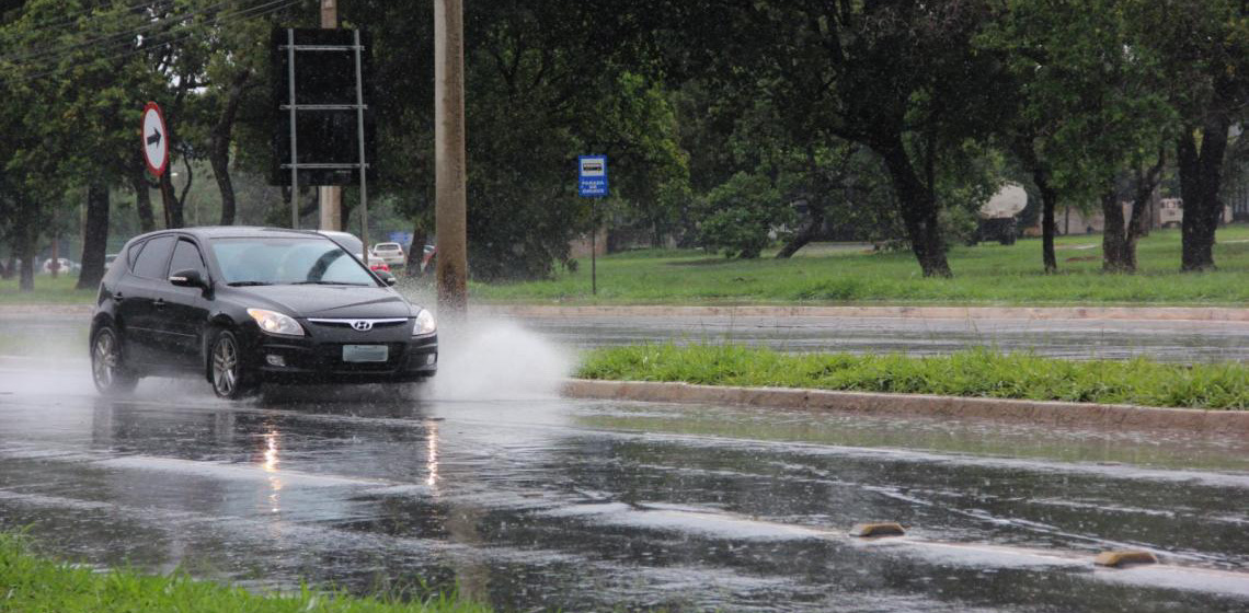 Chegada das chuvas no DF exige mais cuidado no trânsito; veja recomendações