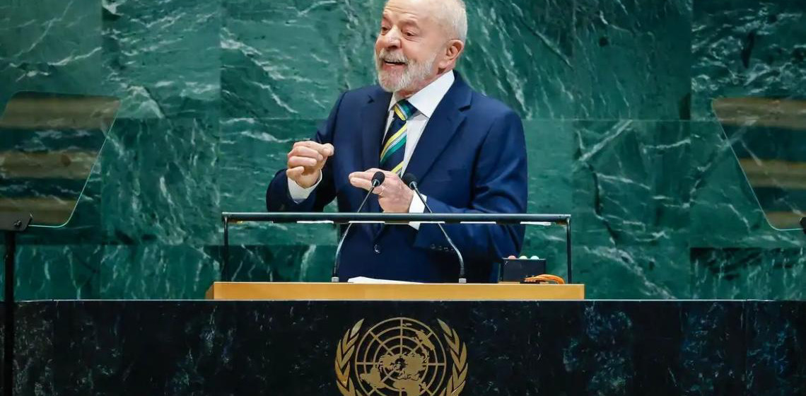 Presidente Luiz Inácio Lula da Silva critica sanções e diz que Brasil resiste na defesa da democracia