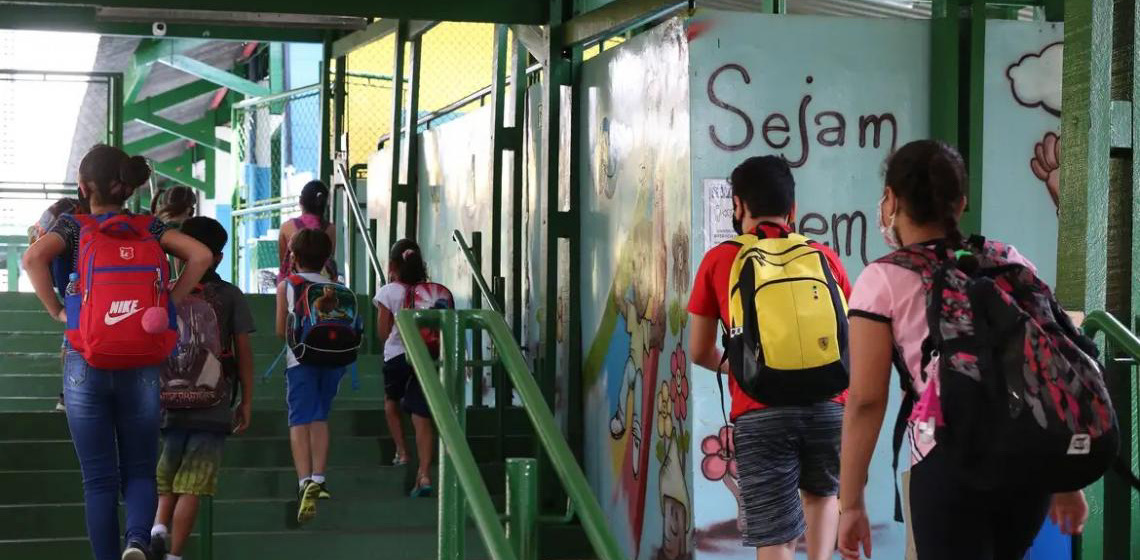 Menos da metade das escolas públicas brasileiras está ligada à rede de esgoto