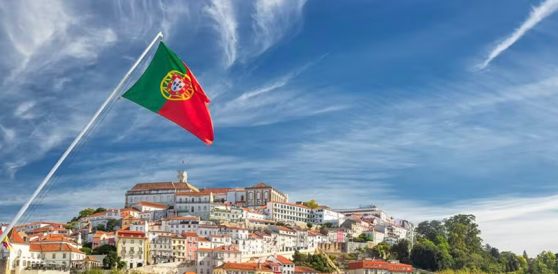 Com ajuda da ultradireita, governo de Portugal aprova no Parlamento lei que afeta brasileiros