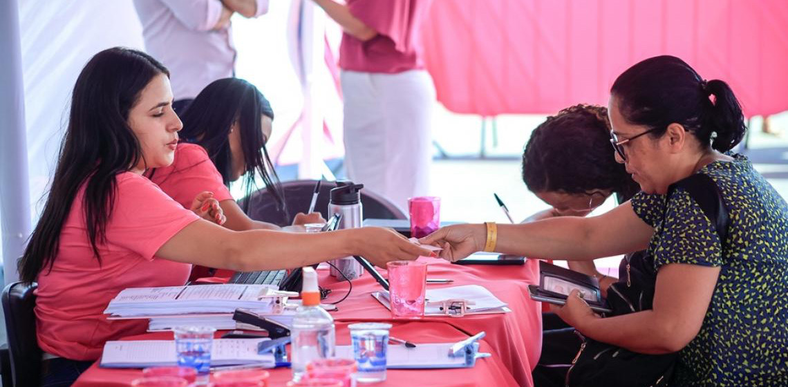Governo do DF promove mês de prevenção e cuidado pela vida das mulheres no Outubro Rosa