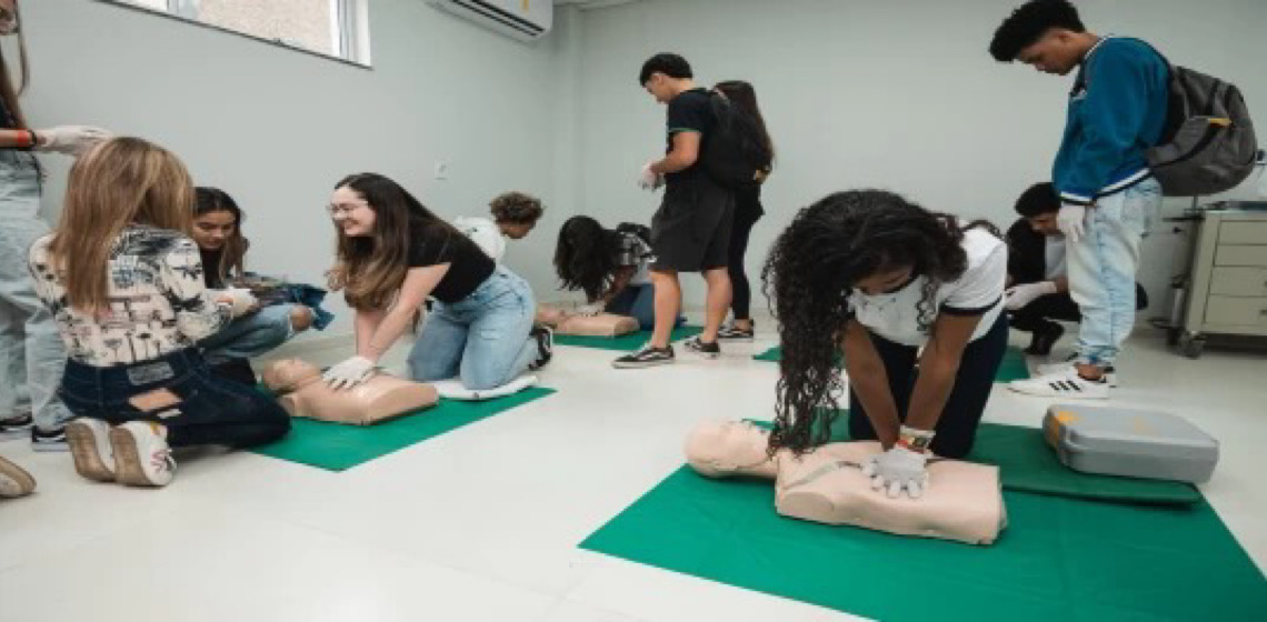 Feira de profissões promove oficinas e bolsas de estudo em cinco estados