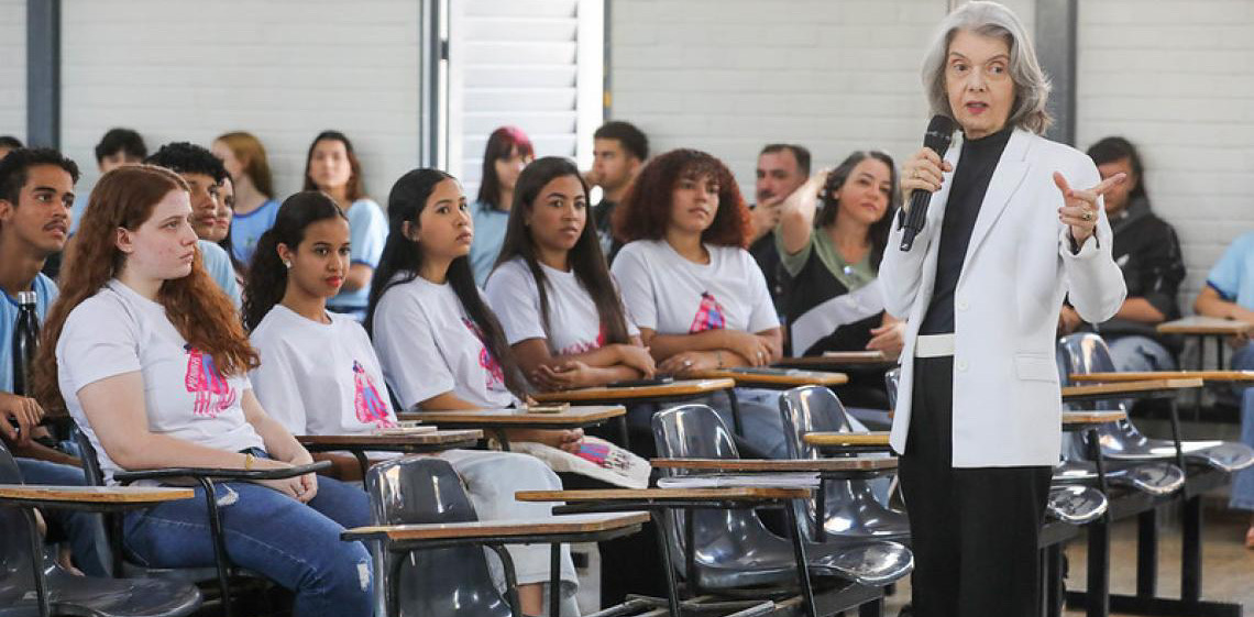 Presidente do TSE, Cármen Lúcia fala sobre importância do voto a jovens do Centro de Ensino Médio 1 de Planaltina