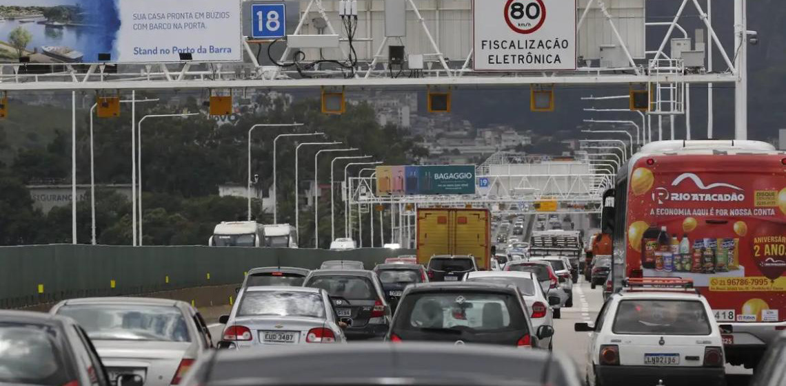 Carro é o principal meio de transporte para o trabalho, diz Censo