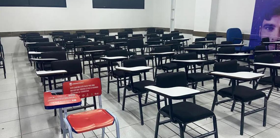 Jubs, com cadeiras vazias, campanha lembra vítimas de feminicídio