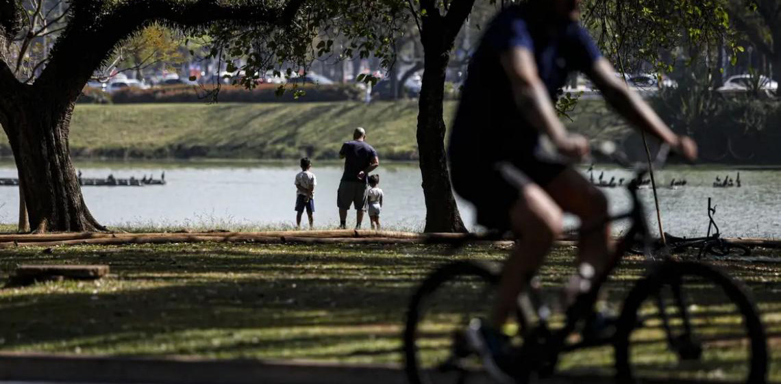 Pesquisas revelam preocupação com crianças em extremos climáticos