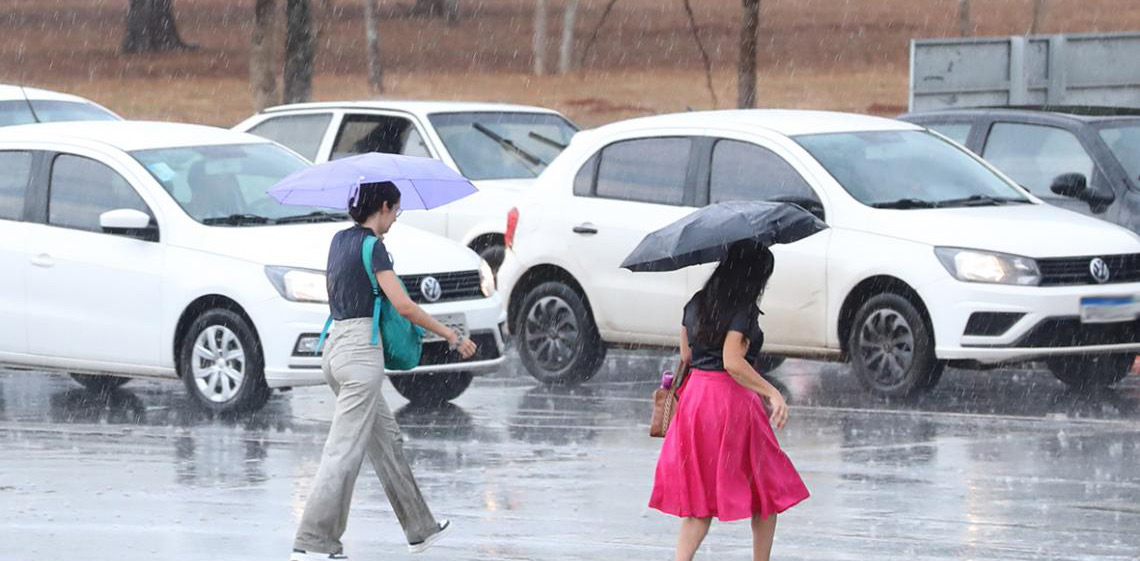 Previsão indica possibilidade de chuva durante a semana e alerta para ventos fortes no DF
