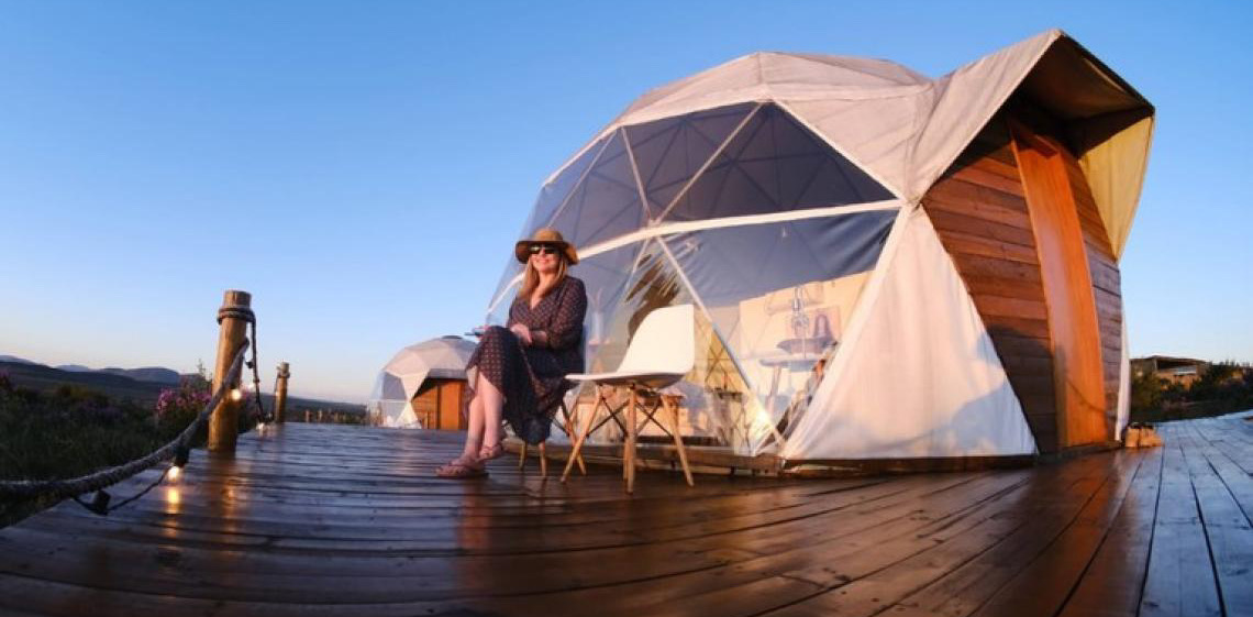 De barracas a cabanas de luxo: Descubra as várias formas de acampar no Brasil