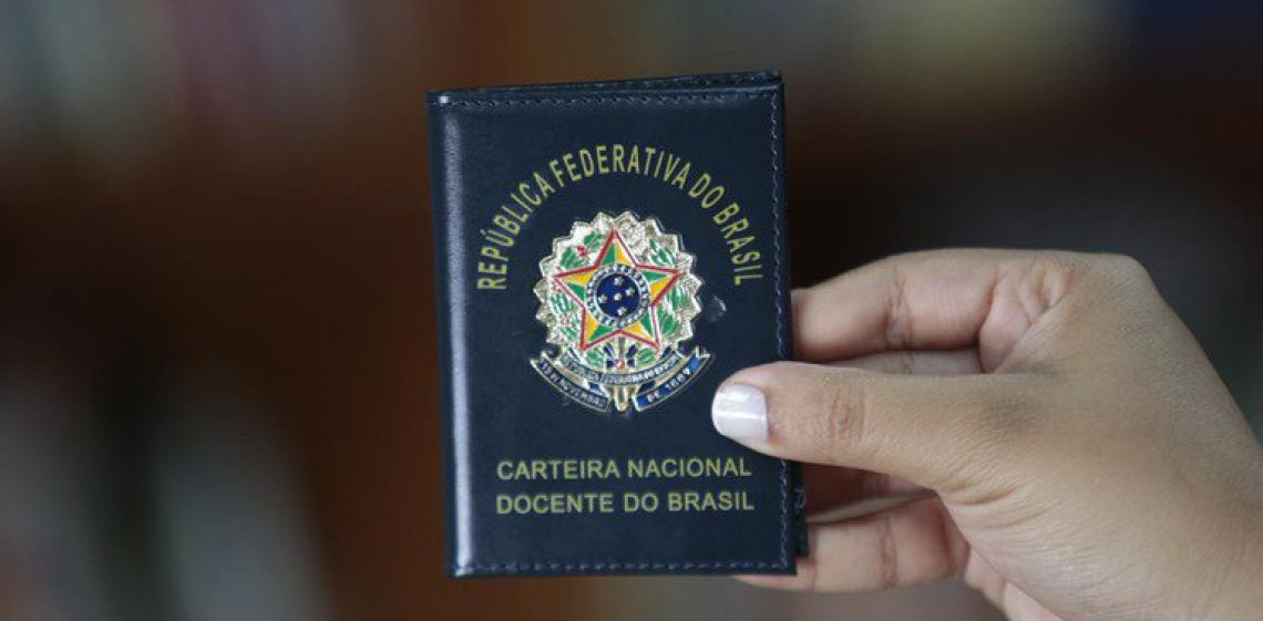 Saiba como professores podem solicitar a Carteira Nacional Docente do Brasil
