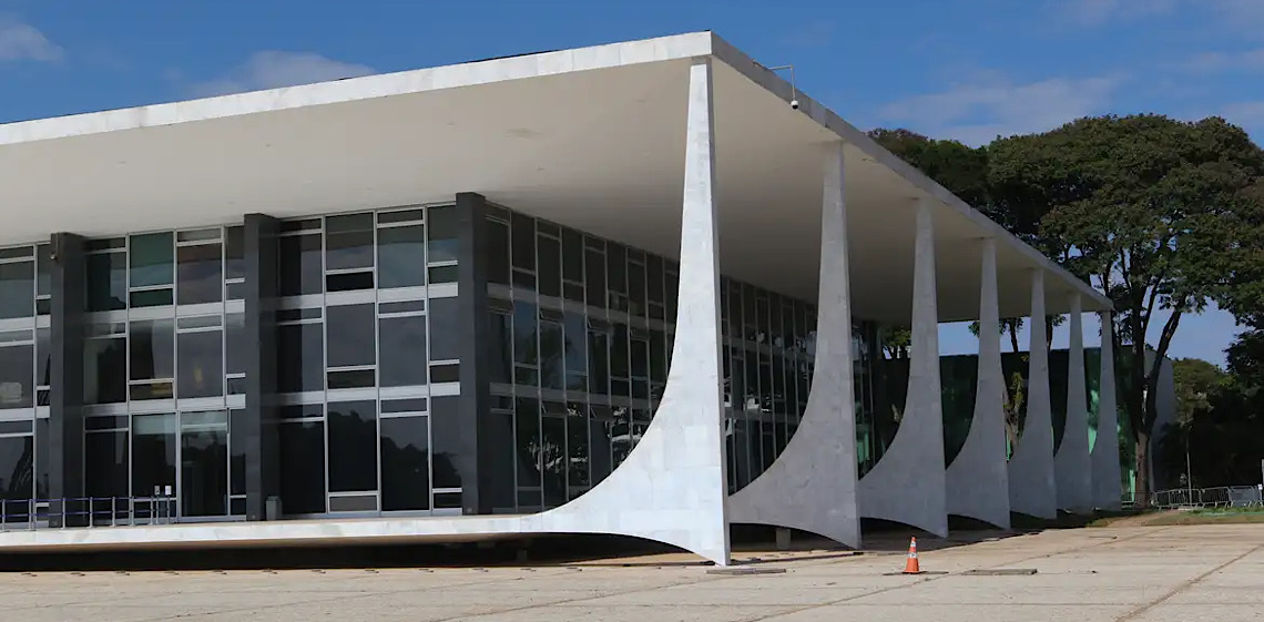 STF derruba decisão de Barroso que autoriza enfermeiros a fazer aborto 