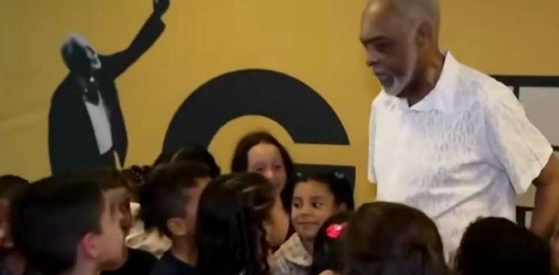 Crianças criam filme sobre família de Gilberto Gil e ganham convite dele para show