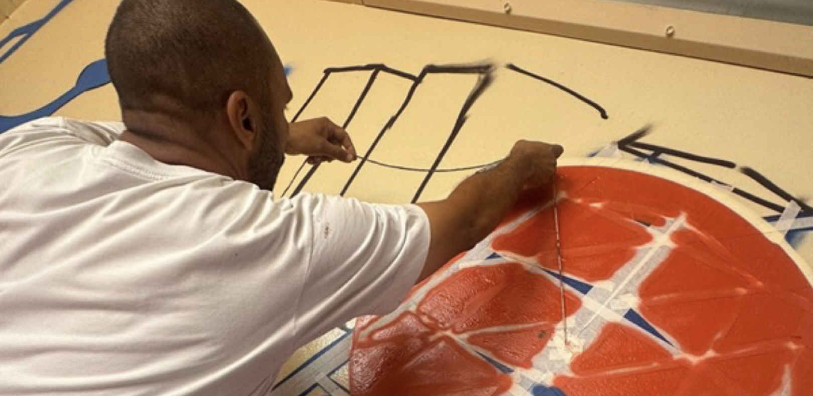 Grafite leva cor e dá vida às passagens subterrâneas do Plano Piloto