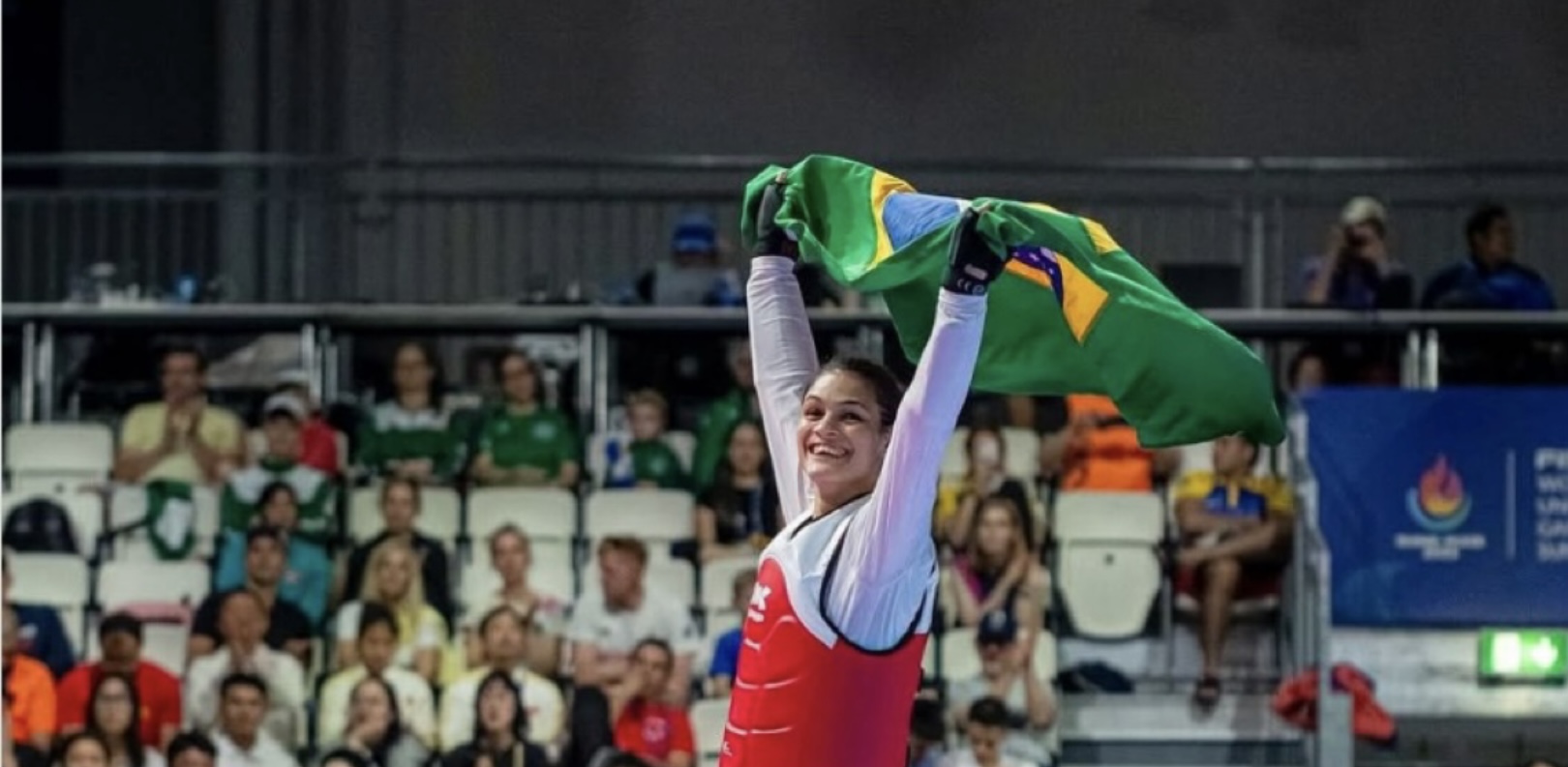 Brasileira Maria Clara Pacheco é campeã mundial de taekwondo 20 anos depois de título inédito