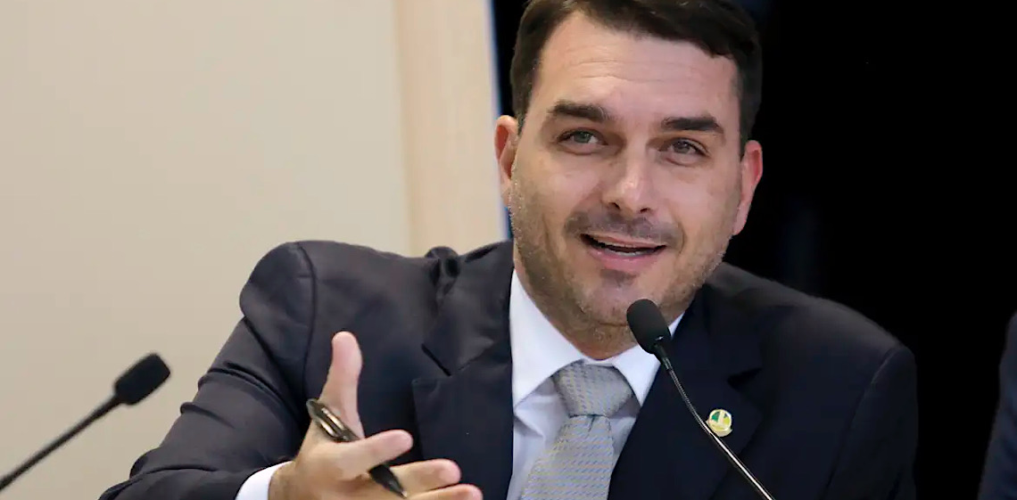 Por Matheus Leitão: O viralatismo kamikaze por trás do pedido de bombardeio de Flávio Bolsonaro