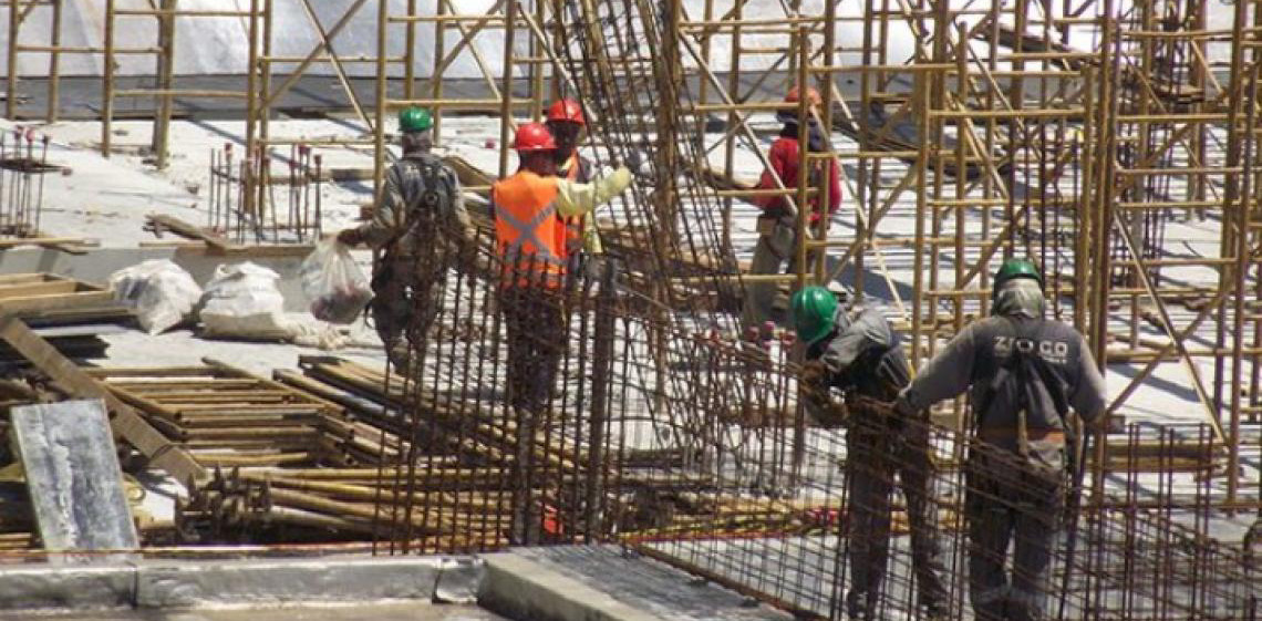 Renda do trabalhador bate recorde e desemprego repete a menor taxa desde 2012