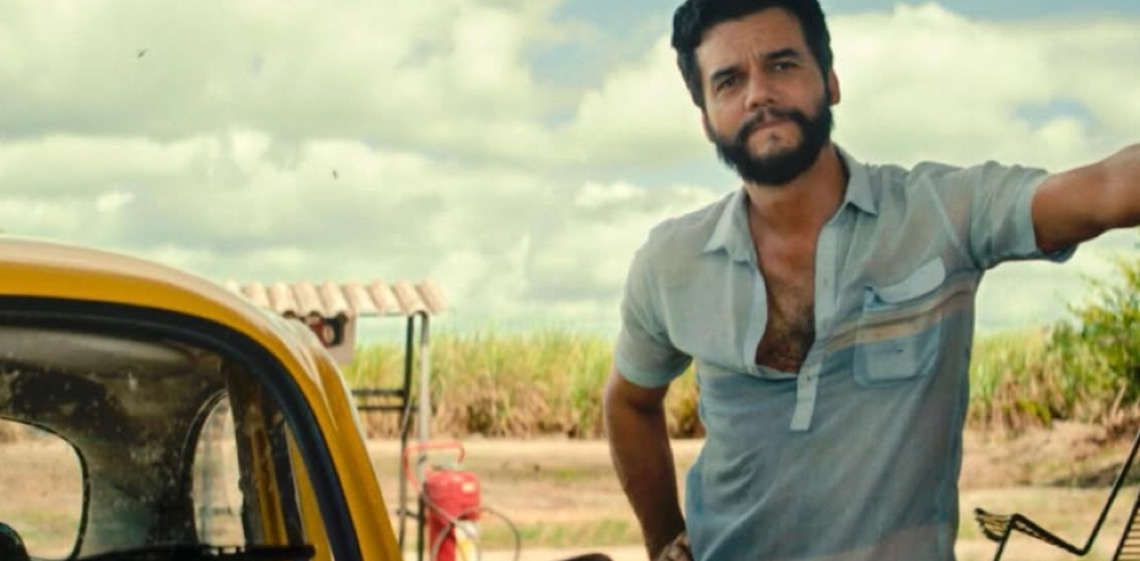 'O Agente Secreto' retrata Brasil dos anos 1970 com fantasia, humor e violência