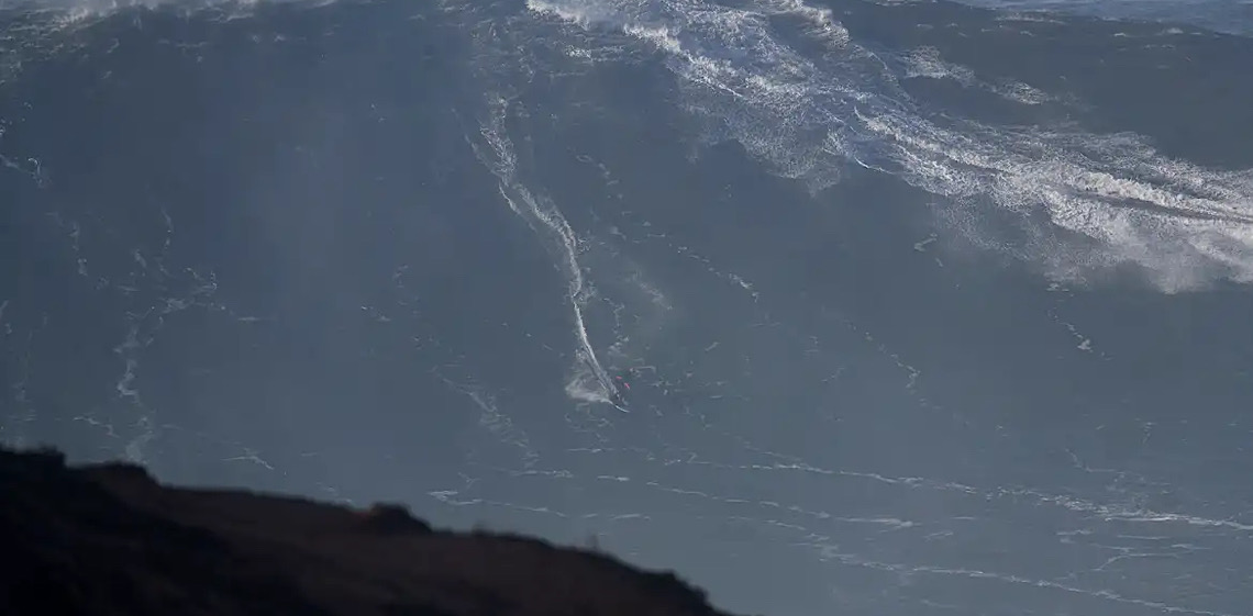 Janela está aberta para etapa de ondas gigantes em Nazaré