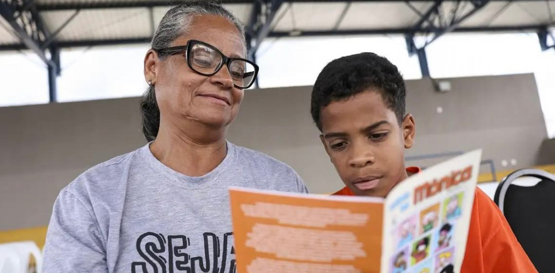 Convívio entre gerações é receita contra etarismo, aponta especialista