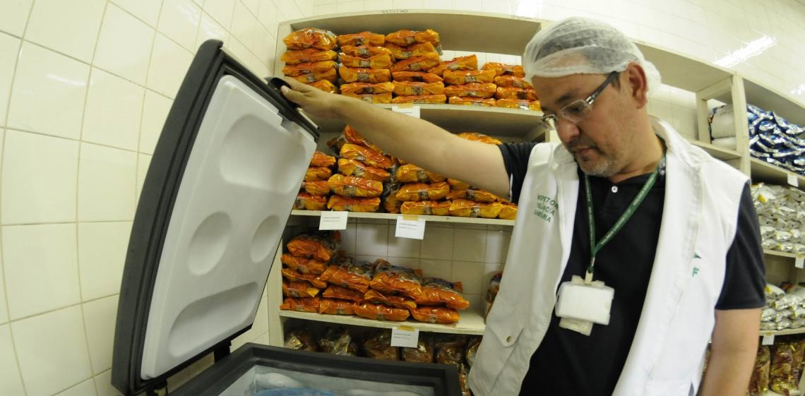 Vigilância Sanitária divulga informativo sobre alimentação escolar saudável