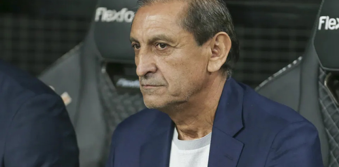 Técnico do Inter se desculpa após falar que 'futebol não é para meninas'