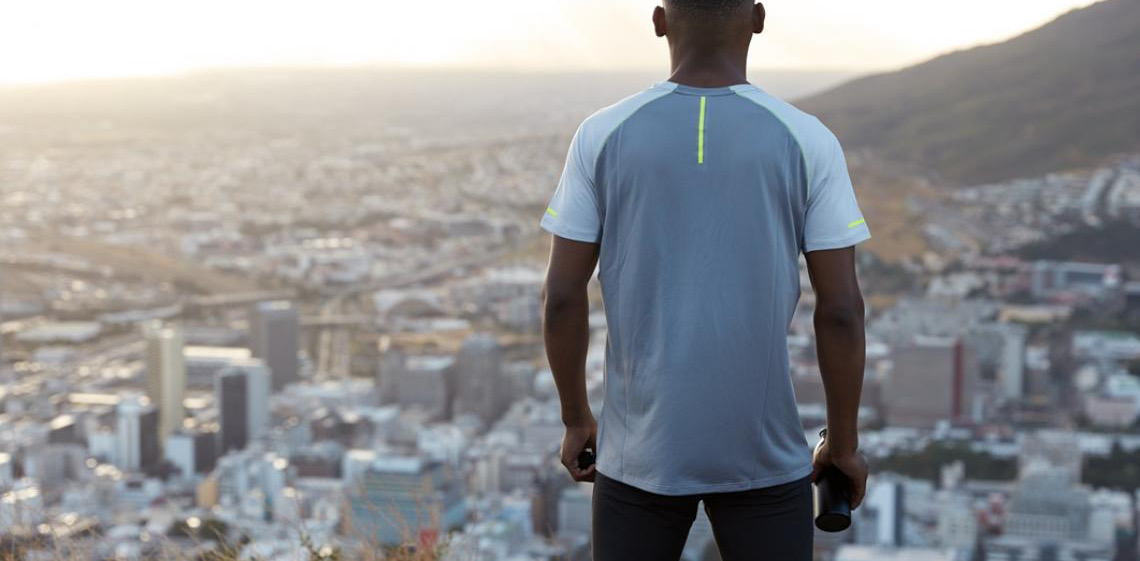 Negros acreditam mais em empresas do que no poder público, diz estudo