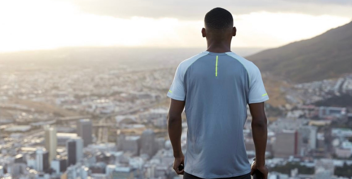 Negros acreditam mais em empresas do que no poder público, diz estudo