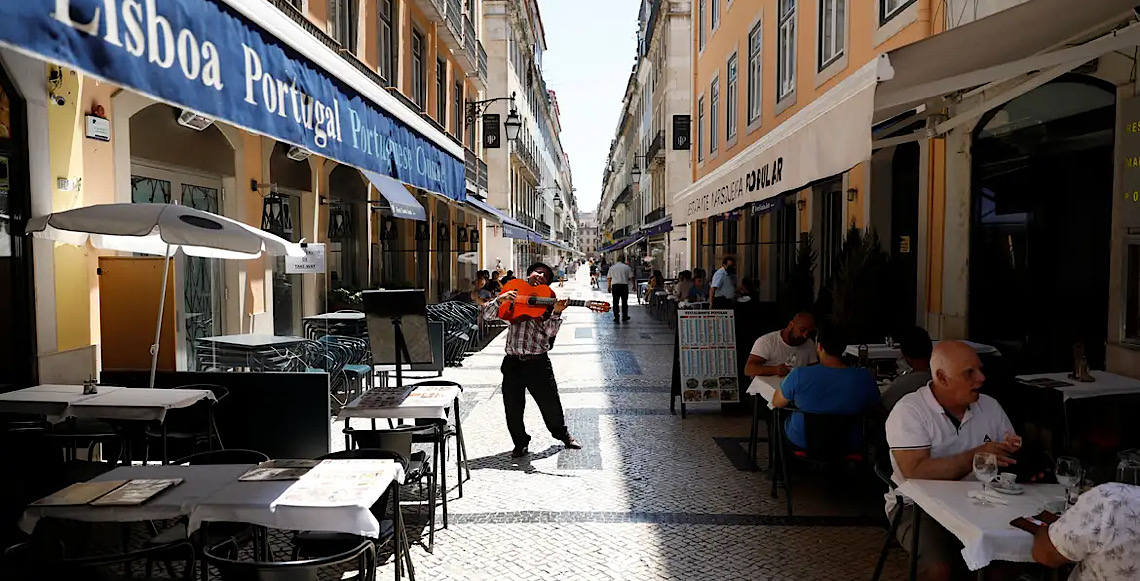 Startup criada por brasileiros usa IA para facilitar imigração em Portugal