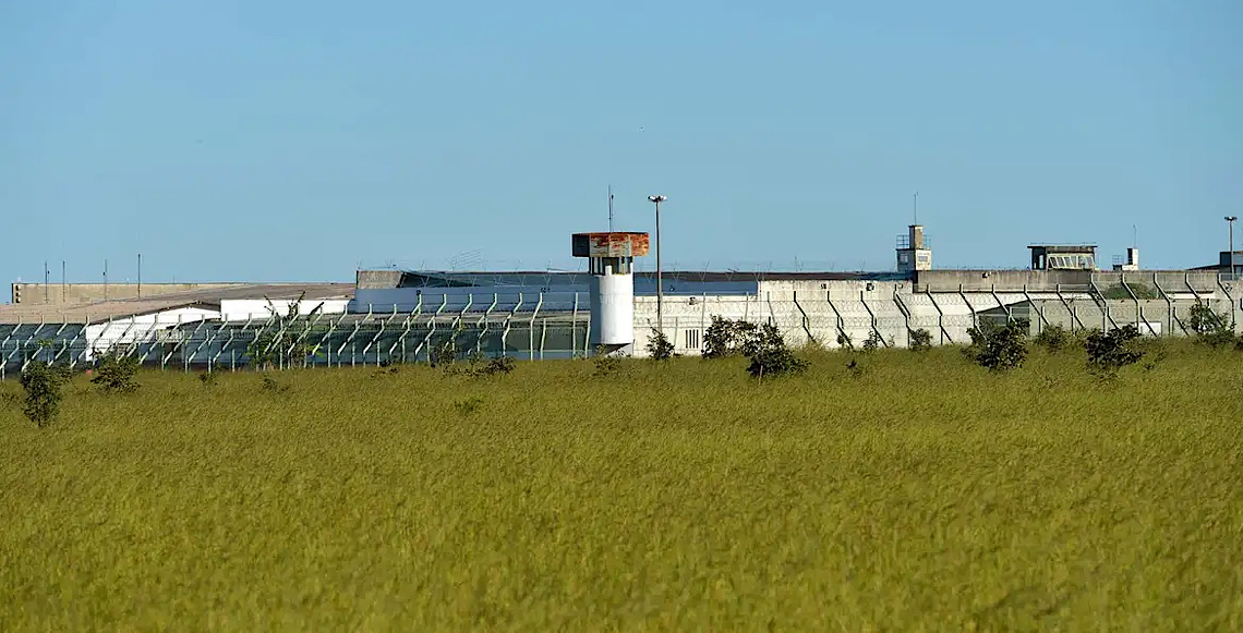 Ibaneis diz não garantir condições da Papuda para receber Bolsonaro sem conhecer quadro de saúde
