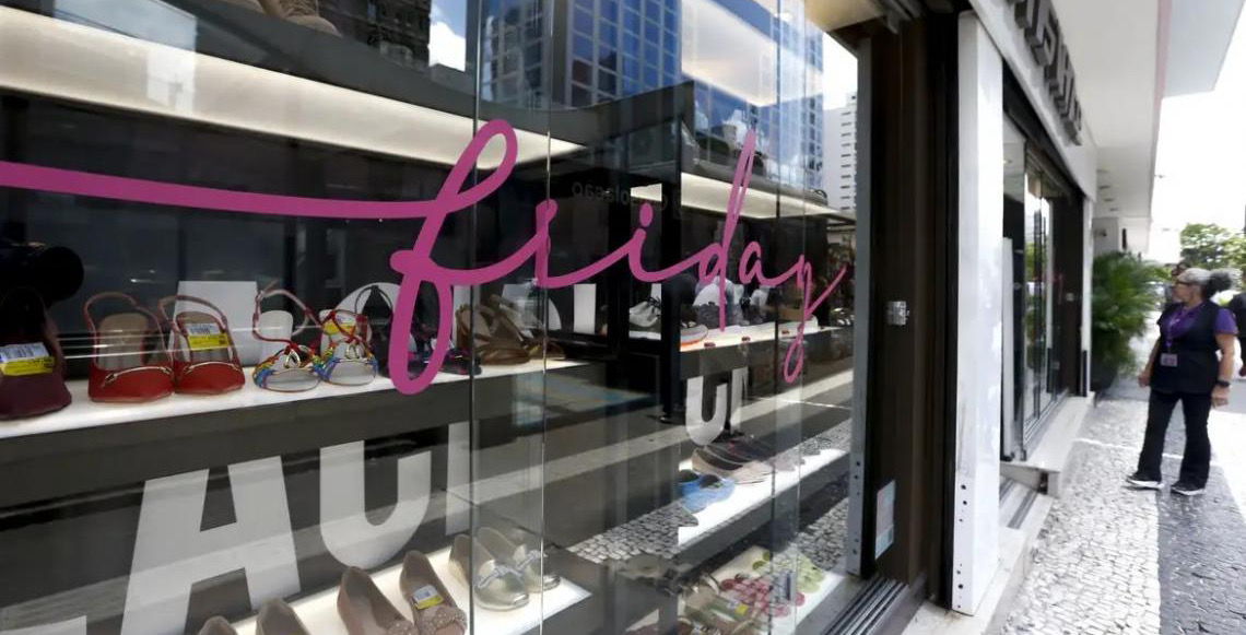 Procon-DF orienta consumidores para compras seguras na Black Friday