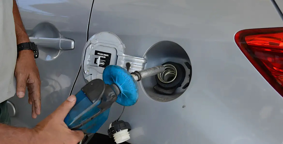 Justiça proíbe posto de exigir que mulher trabalhe de legging 