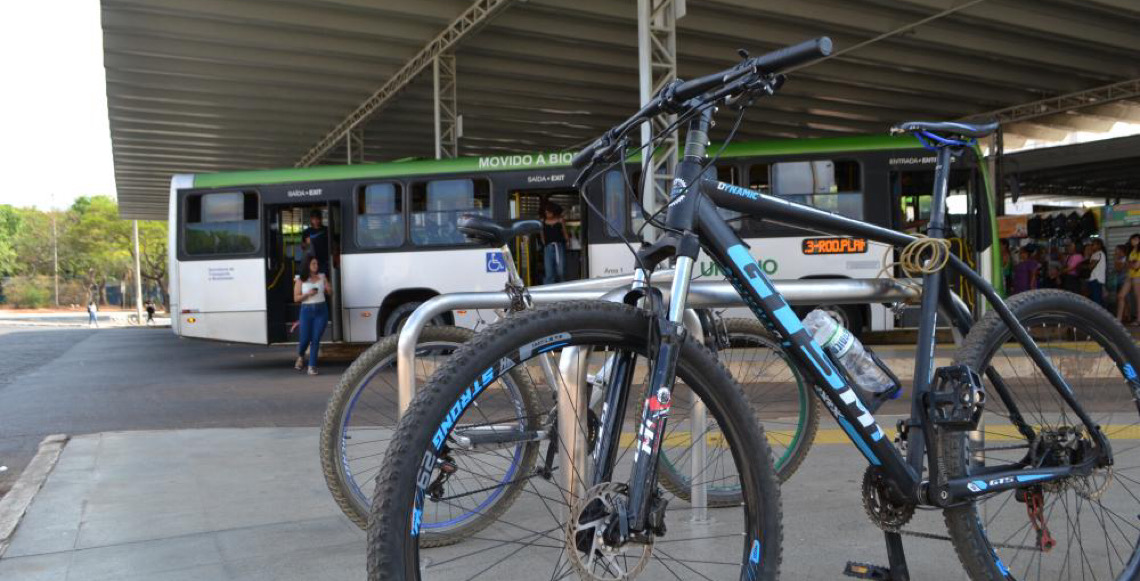 Paraciclos do programa Vai de Bike são instalados em pontos estratégicos do DF