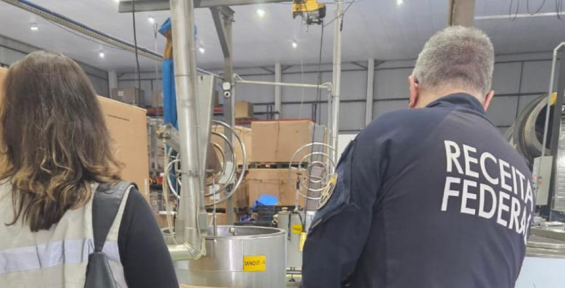 Anvisa suspende quatro marcas de glitter com material plástico