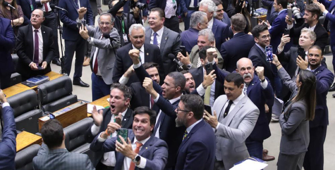 Câmara aprova texto-base de PL Antifacção em derrota para o governo Lula  