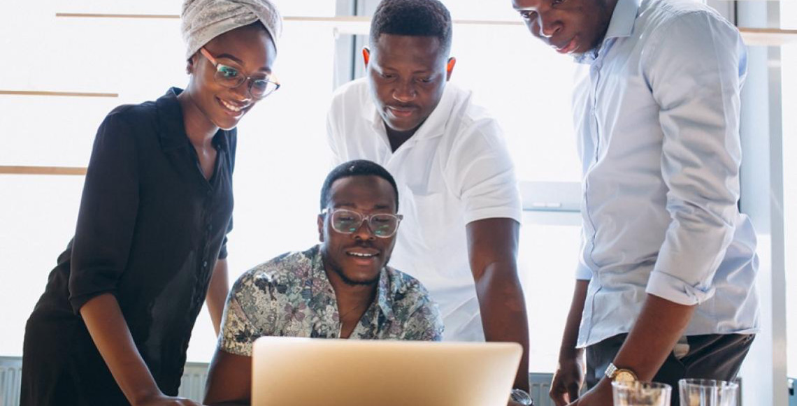 Boletim temático anual mostra que taxa de desemprego aberto da população negra caiu no DF  