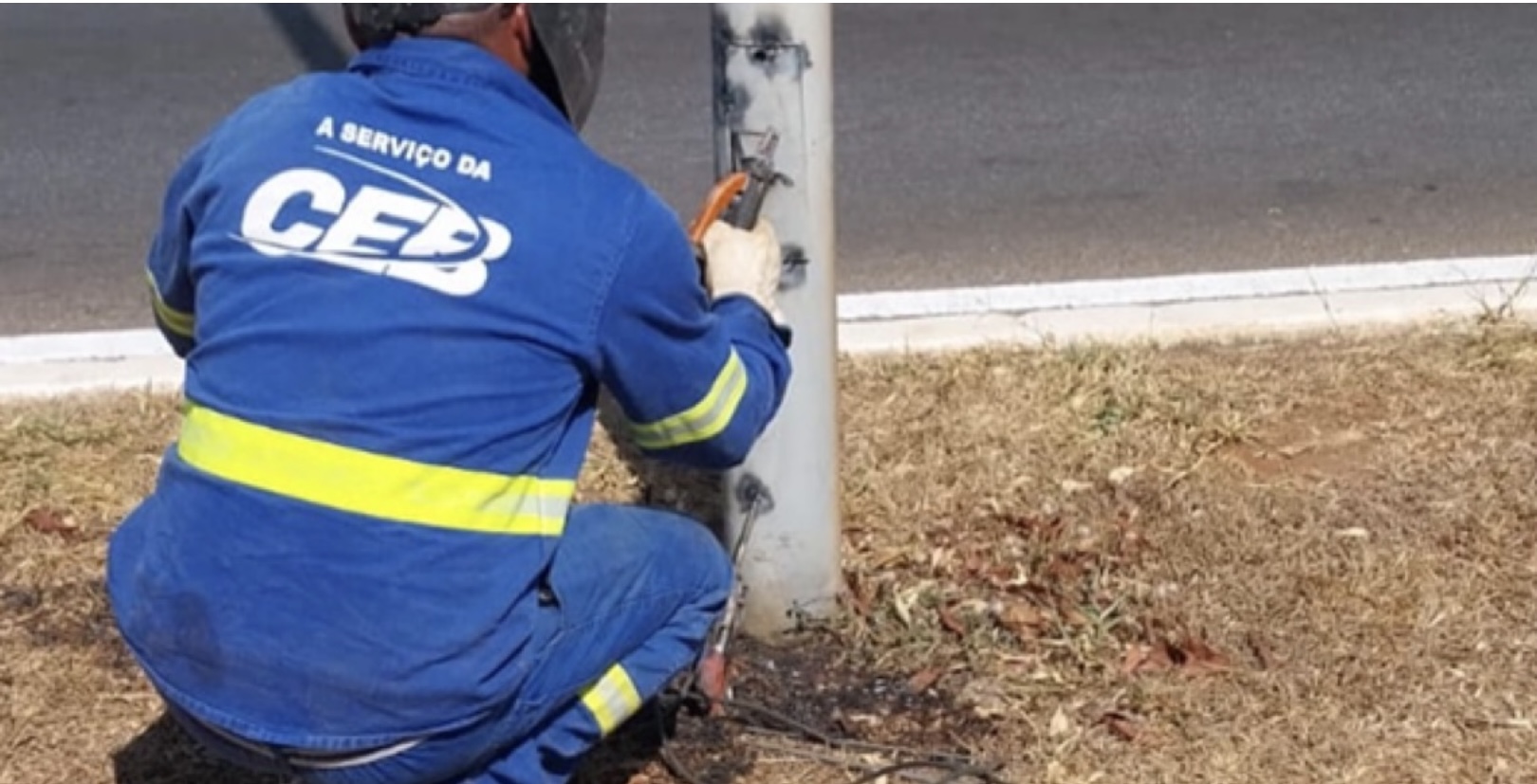 Soldagem de postes busca coibir furtos de cabos de iluminação pública no Distrito Federal