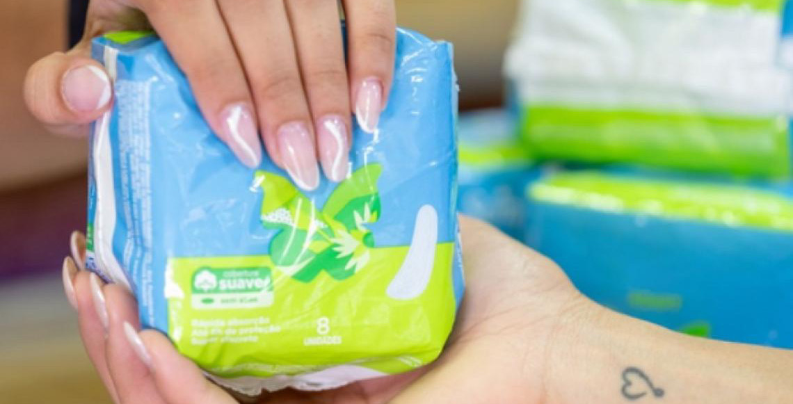 Ministério vai avisar população por Whatsapp sobre oferta gratuita de absorventes. Saiba mais