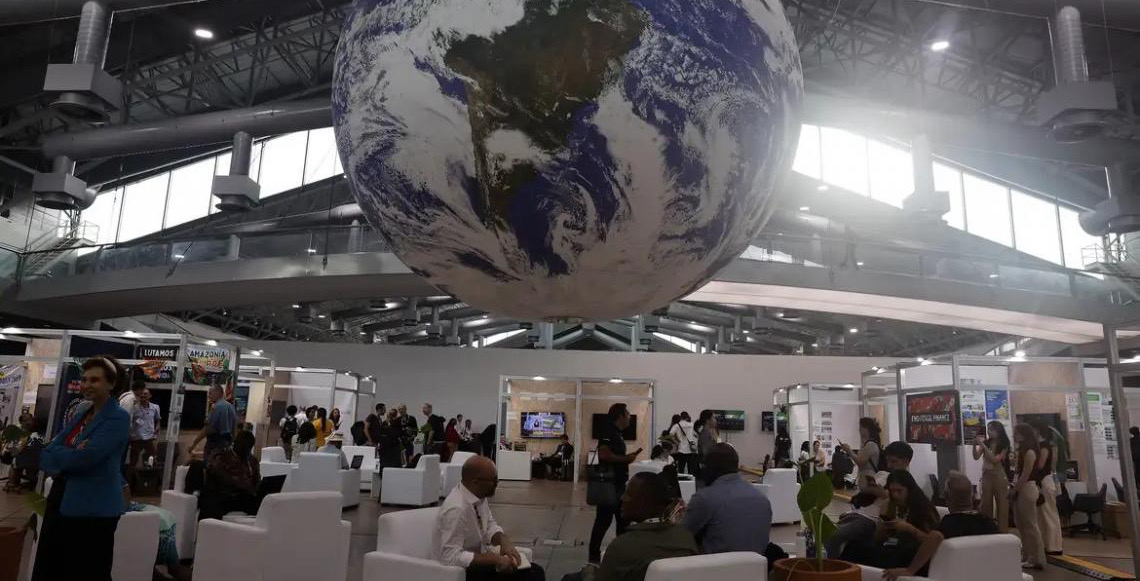 Cientistas criticam ausência de combustíveis fósseis em texto da COP30