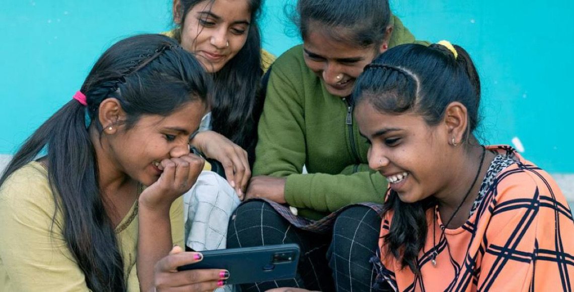 Relatório Facts and Figures 2025: Cresce número de usuários na internet, mas desigualdades aprofundam-se