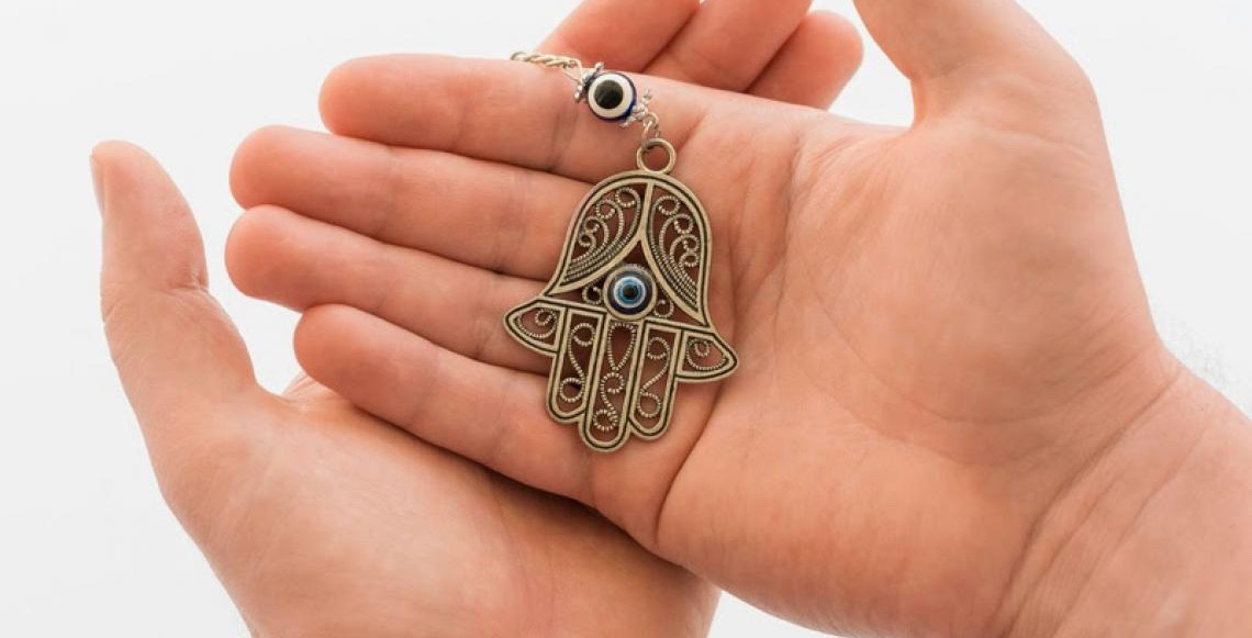 “Xô inveja”: Conheça cinco amuletos para ficar protegido ou fortalecer o bem-estar