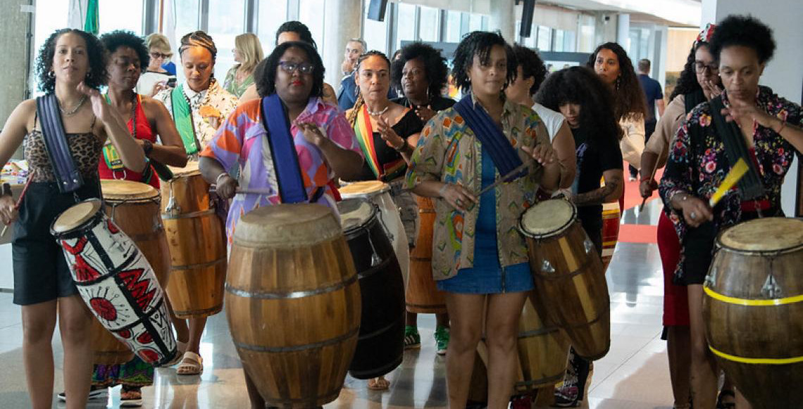 Em cartaz na CLDF, “Aquilombadas” celebra a arte e a resistência das mulheres afro-uruguaias