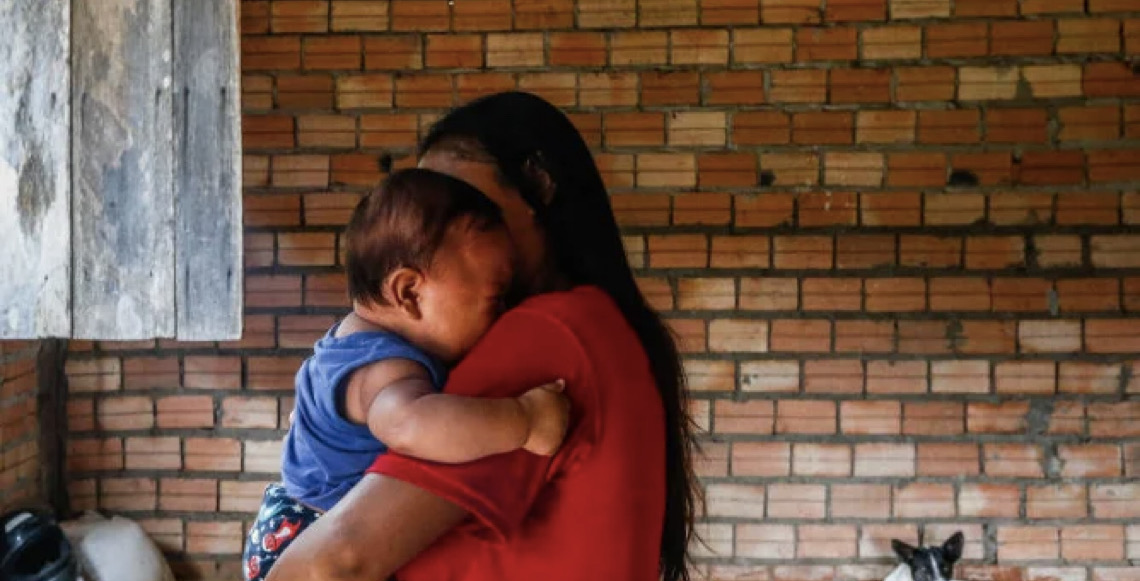 Três gerações, a mesma história: Como a gravidez precoce se repete entre meninas no Brasil