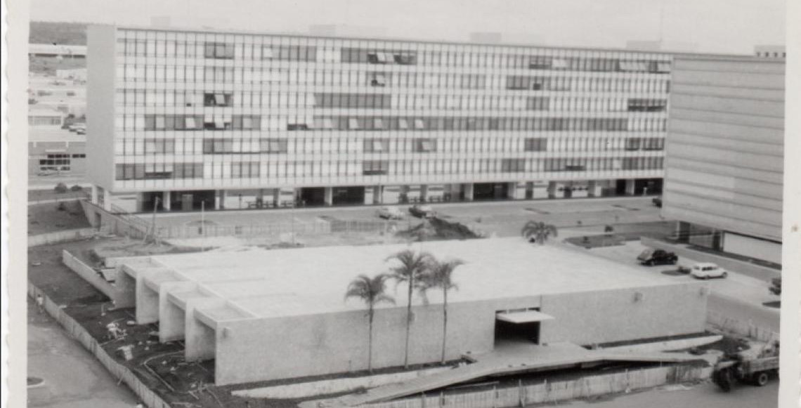 Arquivo Público do DF recebe acervo fotográfico inédito do arquiteto Stellio Seabra, autor do Jardim de Infância da 308 Sul