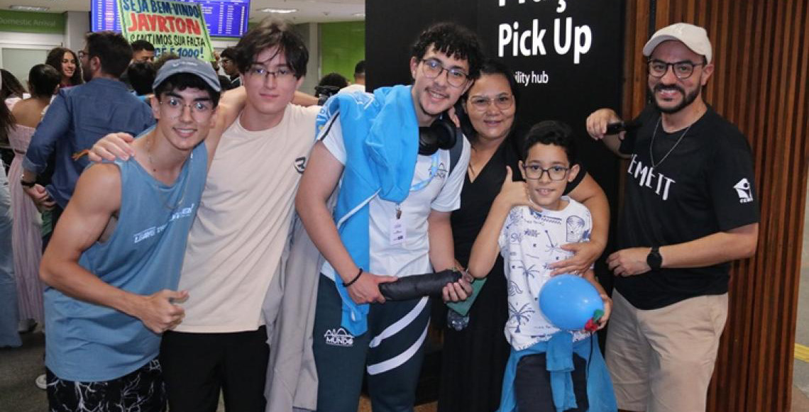 Última turma do Pontes para o Mundo retorna ao Brasil após três meses no Reino Unido