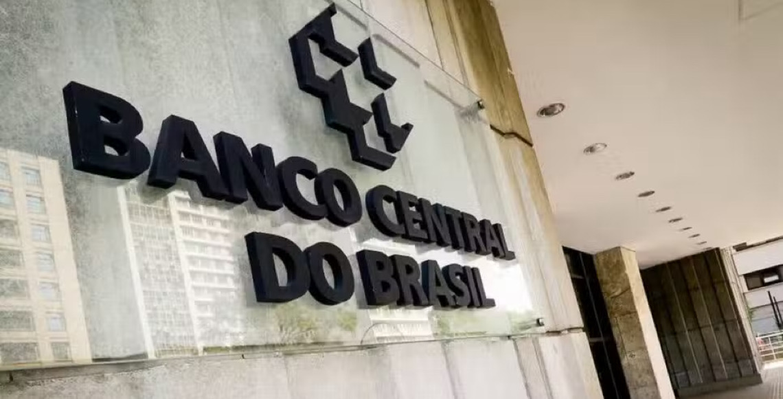 Quase 49 milhões de brasileiros têm R$ 9,9 bilhões esquecidos em bancos