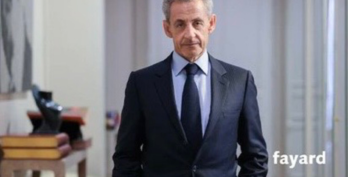 Nicolas Sarkozy lança livro sobre cárcere, diz que 'a prisão é dura', e obra divide franceses