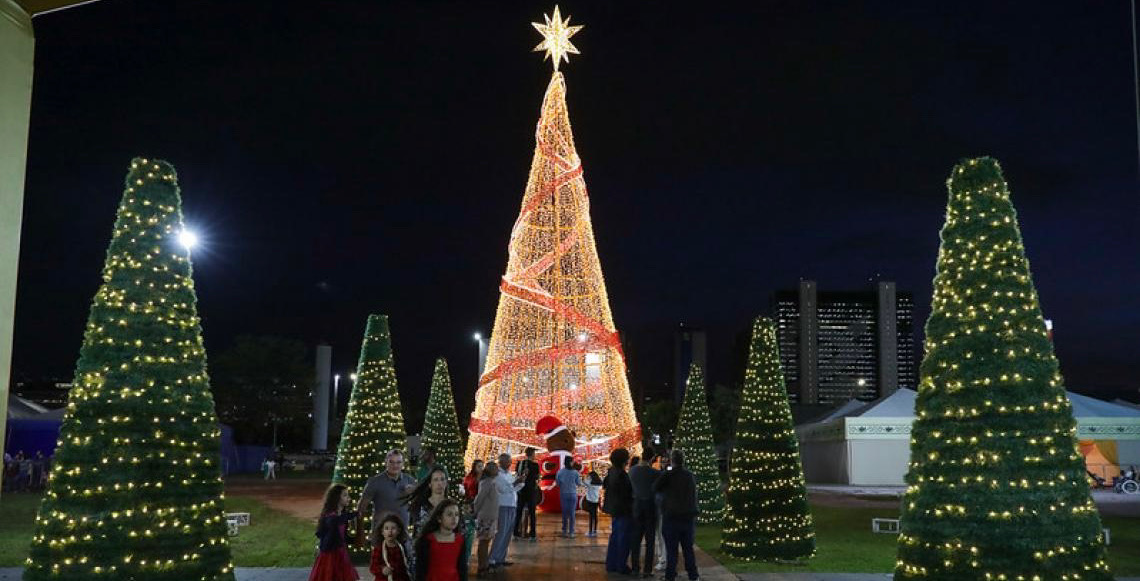 Nosso Natal 2025 ilumina Esplanada e atrai famílias com espetáculos gratuitos