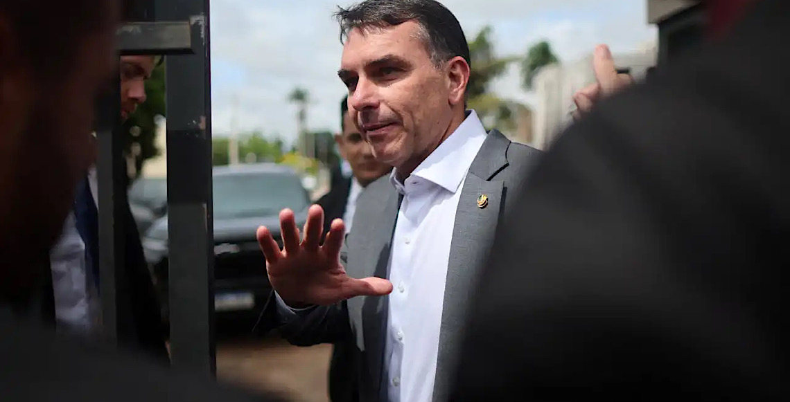 Para analista, fim da lei Magnitsky contra Moraes enfraquece ainda mais candidatura de Flávio Bolsonaro