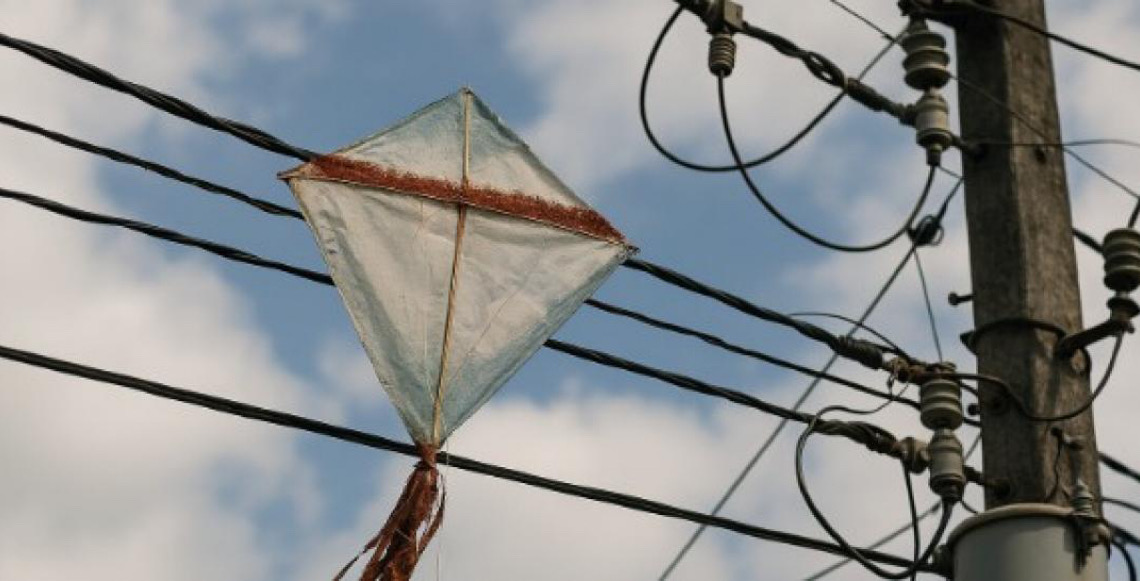 Ocorrências com pipas na rede elétrica sobem 14% e afetam fornecimento de energia no DF