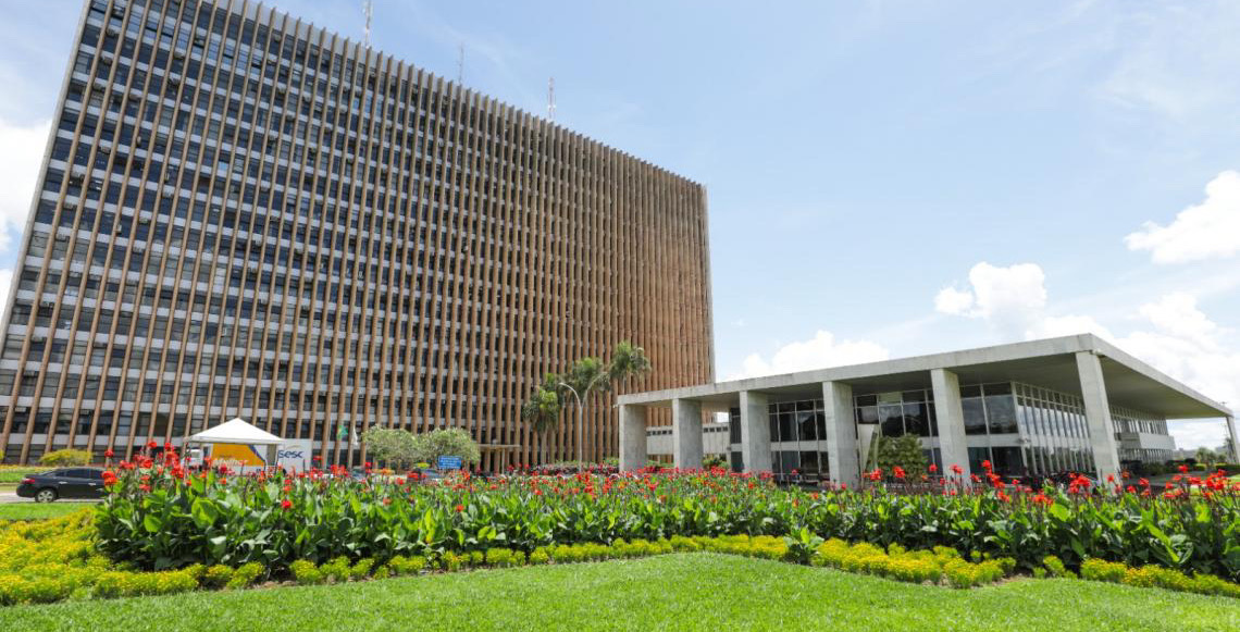 Lei garante abono de ponto no aniversário para servidores do Distrito Federal